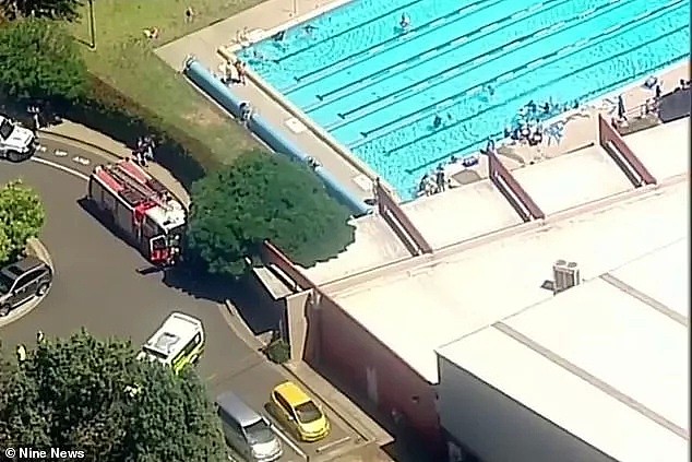 突发！悉尼一处游泳池出事！11人呼吸困难，6幼童紧急送医，1人情况危急！ - 1