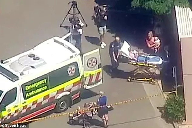 突发！悉尼一处游泳池出事！11人呼吸困难，6幼童紧急送医，1人情况危急！ - 2