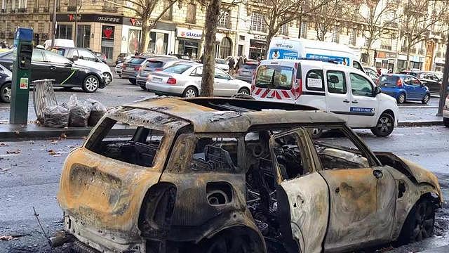 第一财经记者亲历巴黎暴乱，司机：法国“形象全毁”
