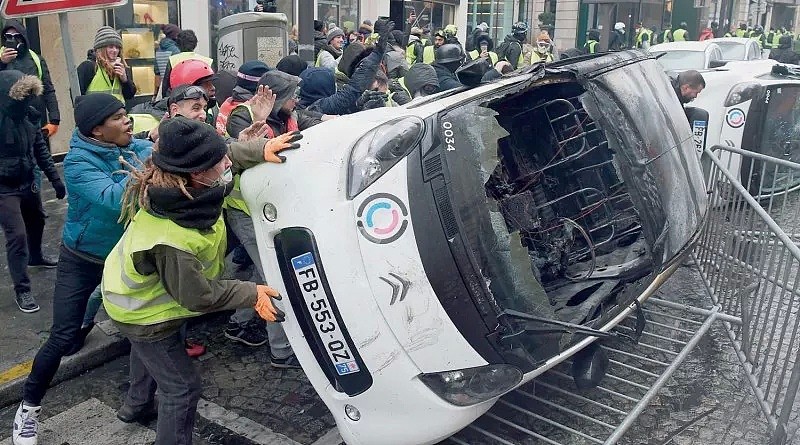巴黎爆发50多年来罕见骚乱：汽车被烧、商店被砸抢…… - 2