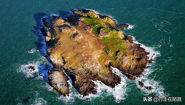 臭气熏天的海岛：被7亿只海鸟霸占百年，年清理2000吨鸟粪