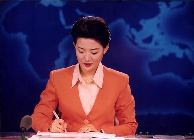 央视主持人梁艳，23年不化妆不恋爱，醉心于工作，今46岁还是单身