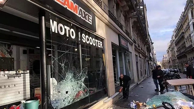法国发生50年来最大暴乱，奢侈品店被抢砸，中国游客吓懵了，市中心面目全非！（组图） - 34