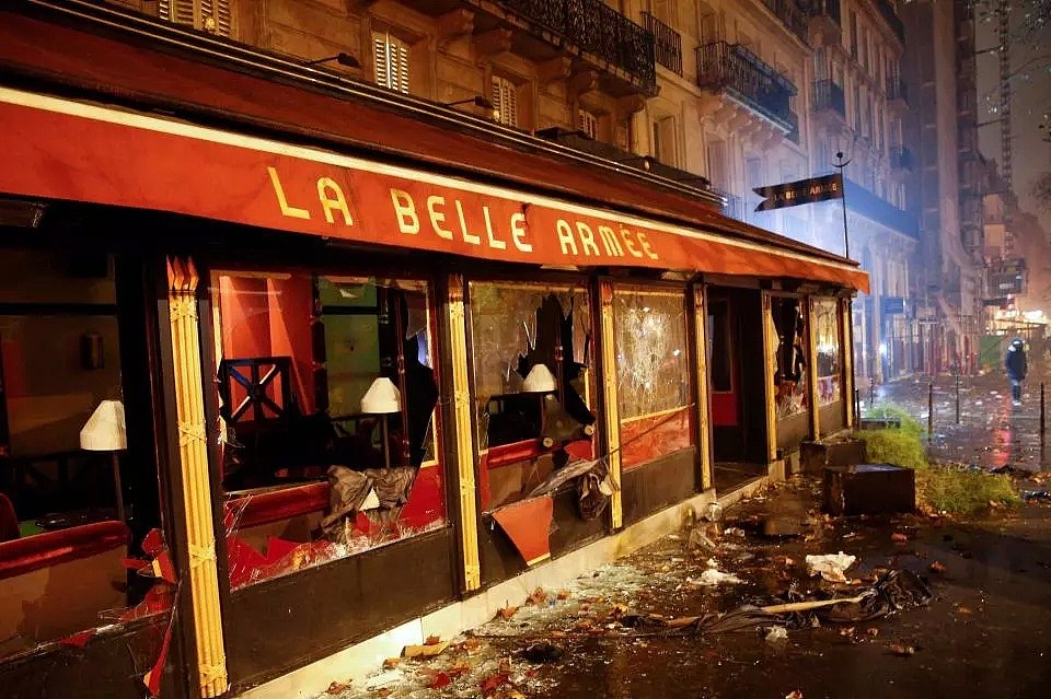 法国发生50年来最大暴乱，奢侈品店被抢砸，中国游客吓懵了，市中心面目全非！（组图） - 39
