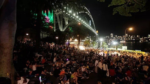 十亿人围观悉尼，十万朵烟花绚烂绽放！悉尼跨年烟火秀最全攻略在此！（组图） - 32