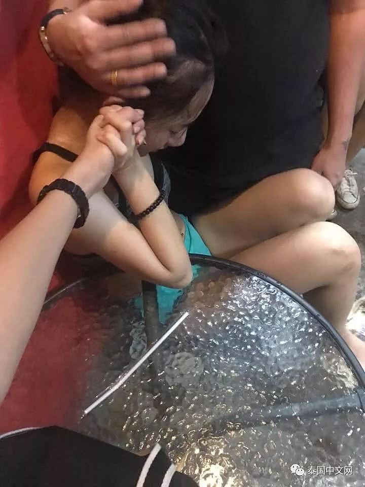 年轻女子在酒吧遭人下药 抱着桶狂喝冰水（组图） - 3