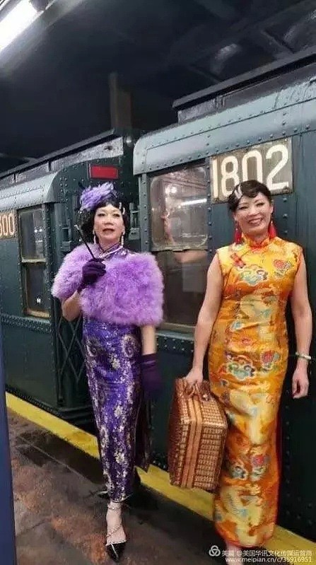 汗颜！纽约地铁上一脱成名，中国旗袍大妈爆红（视频/组图） - 2