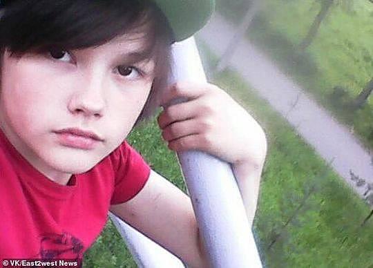 15岁男孩为救母亲与歹徒搏斗颅骨受重创 19个月后英雄少年还是走了