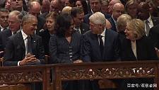 老布什葬礼一幕：