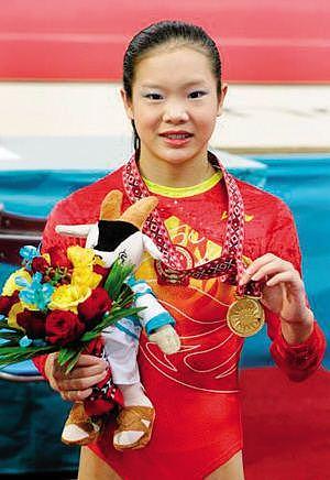 昔日体操冠军如今发福成大妈，30岁仍没嫁出去，刘璇表示同情