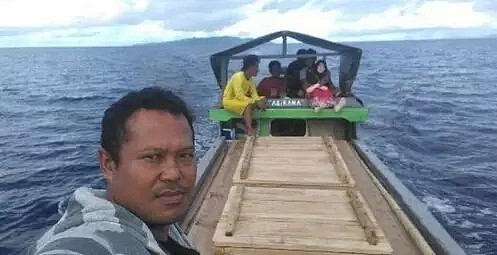 印尼渔民捡到天使全村膜拜，专家：是充气娃娃…（组图） - 4