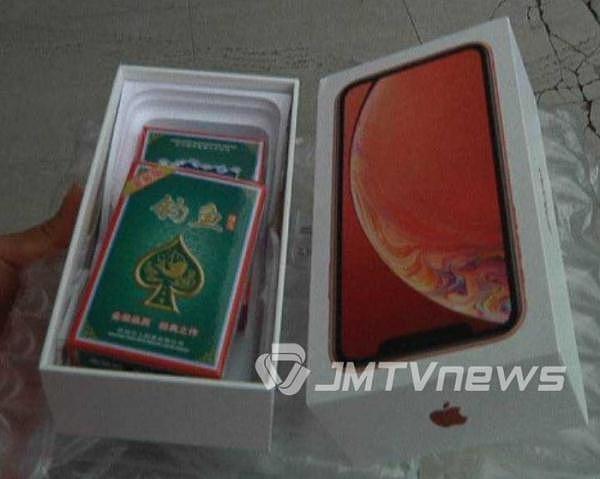 女子花6千元网购iPhoneXR 竟收到两副扑克牌（组图） - 1