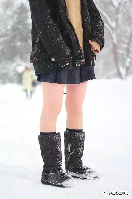 大冷天强制要求女生光腿短裙…学校：腿太暖和没法集中注意力！（组图） - 1