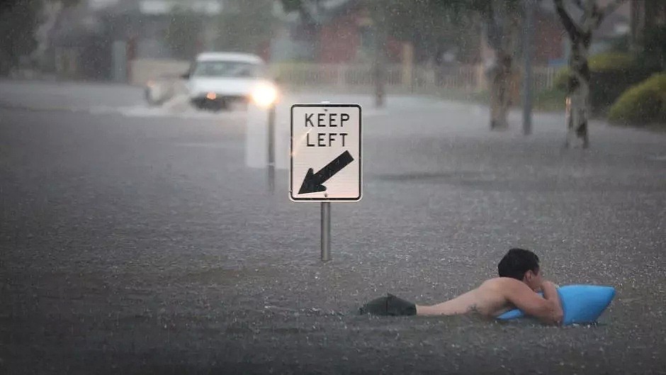 暴雨、洪水、强风、冰雹！墨尔本今天下完一个月的雨！当局跪求老天手下留情…（组图） - 35