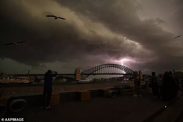 注意！僵尸飓风席卷澳洲！悉尼狂风暴雨，维州昆州惨被蹂躏！（组图/视频） - 11