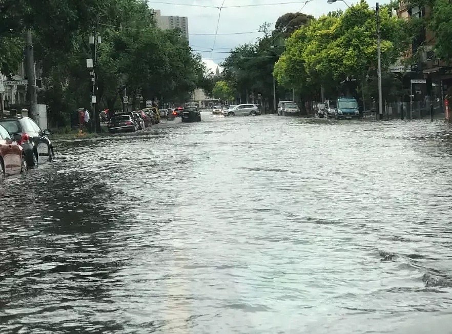 墨尔本当选全球最浪城市！马路变水路，开车变划船，这样墨尔本人还乐呵呵去看了露天演唱会...（组图） - 8