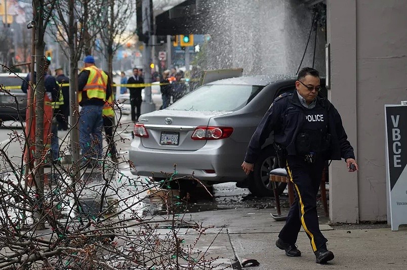 吓死！温哥华80岁老太开车当街碾压83岁丈夫！加拿大开车不限年龄，街上全是”炸弹“？（视频/组图） - 13