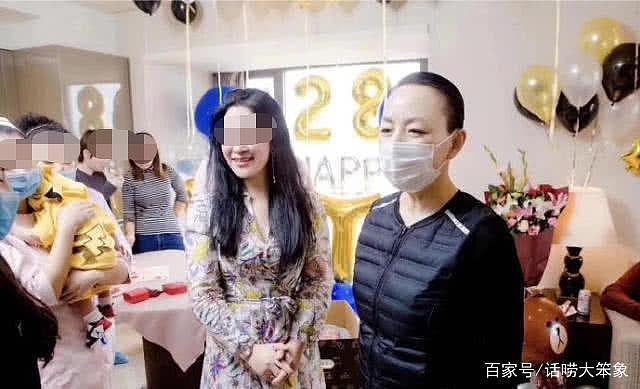 57岁宋丹丹被指升级当奶奶 全家福曝光（组图） - 11