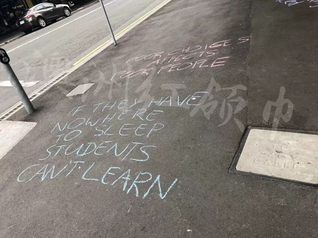 怒！澳洲大学将大量毕业生从学生公寓中强制赶出，中国学生写中文抗议！（图） - 11