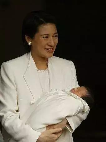 放弃前途嫁入皇室，被称“东方戴安娜”的日本王妃却沦为生子工具