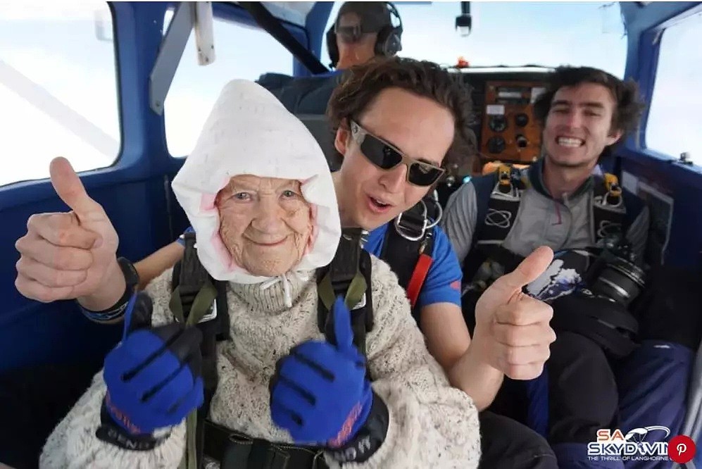 102岁老奶奶从4000米高空一跃而下，惊呆众人，背后的原因竟然是这样……（组图） - 13