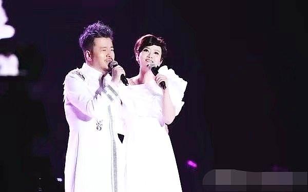 他本以为自己很红，跑到鸟巢开演唱会，演出结束老婆哭着卖房填亏损（组图） - 3