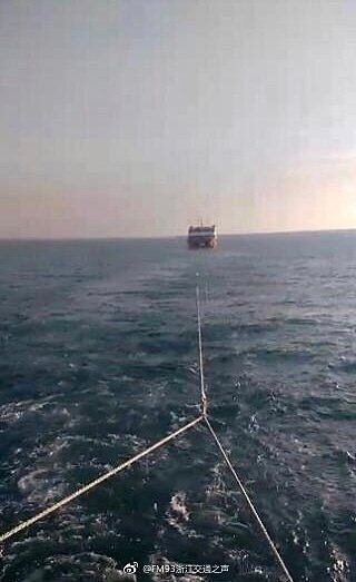浙江渔民在东海发现无人游船 内部装修豪华 （图） - 1