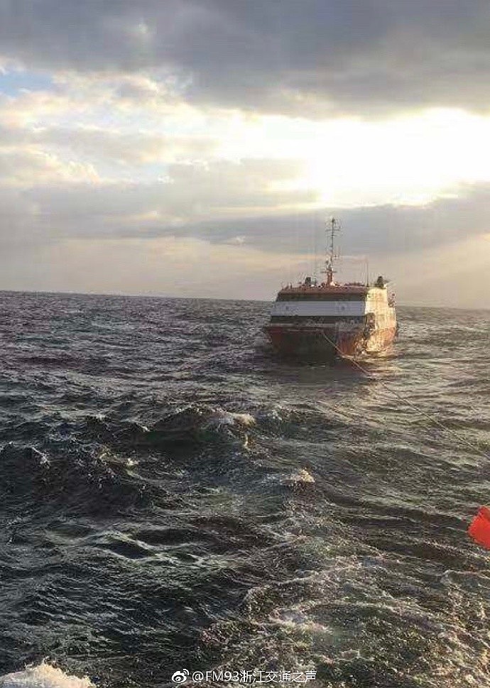 浙江渔民在东海发现无人游船 内部装修豪华 （图） - 2