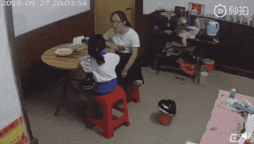 看哭了！小女孩遭家暴成一家人出气筒，深圳公安介入调查（视频/组图） - 5