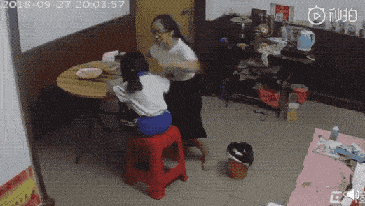 看哭了！小女孩遭家暴成一家人出气筒，深圳公安介入调查（视频/组图） - 6
