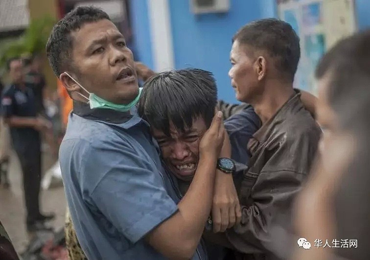 再遭天灾！致数千人伤亡，印尼火山爆发，海水狂袭吞没城市，人们满街惊慌逃散...（/视频组图） - 3