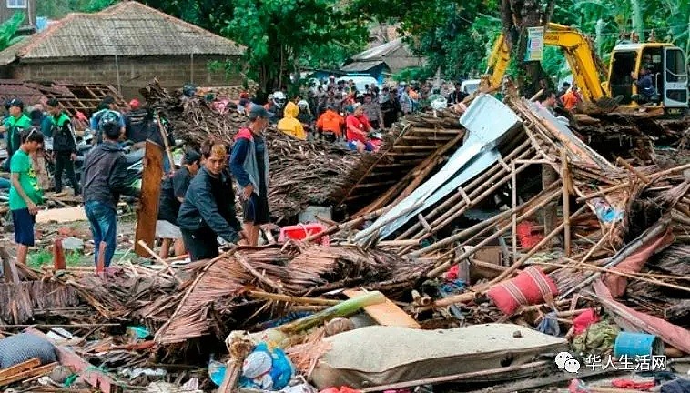 再遭天灾！致数千人伤亡，印尼火山爆发，海水狂袭吞没城市，人们满街惊慌逃散...（/视频组图） - 7