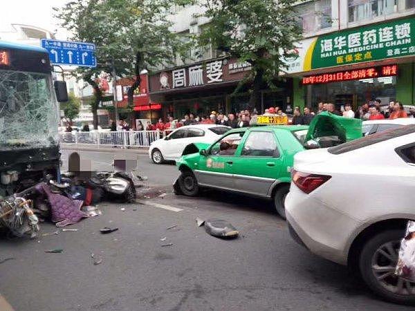 福建龙岩劫持公交车事件已致8死22伤，嫌犯因积怨杀人劫车