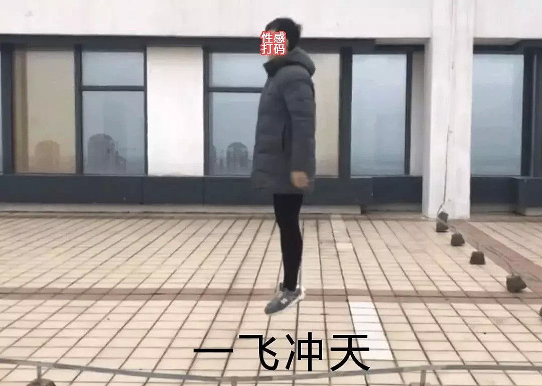 女生冬天穿那么少不冷吗？有人找了个男生试了下（组图） - 31