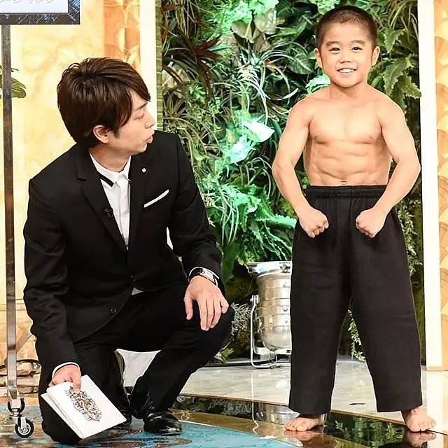 日本8岁男孩狂迷李小龙，1岁开始练武，这一身肌肉看的发毛（视频/组图） - 3