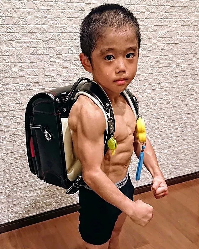 日本8岁男孩狂迷李小龙，1岁开始练武，这一身肌肉看的发毛（视频/组图） - 9