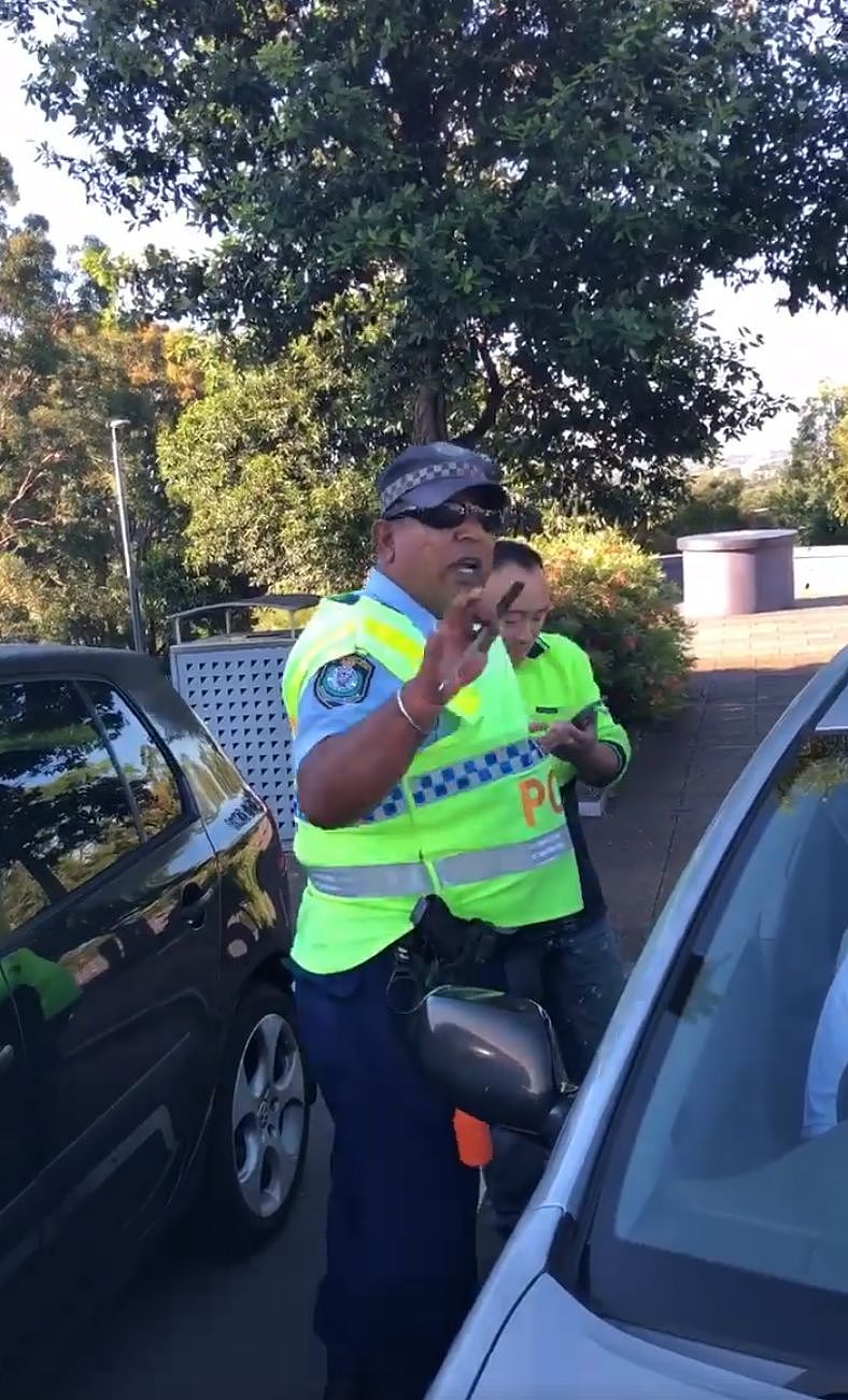 “滚回中国去”！亚裔警员公然侮辱司机，这回澳洲网友态度却一边倒！（视频） - 15