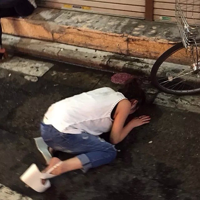 喝醉有多可怕？日本这些小姐姐真的很放纵（组图） - 14