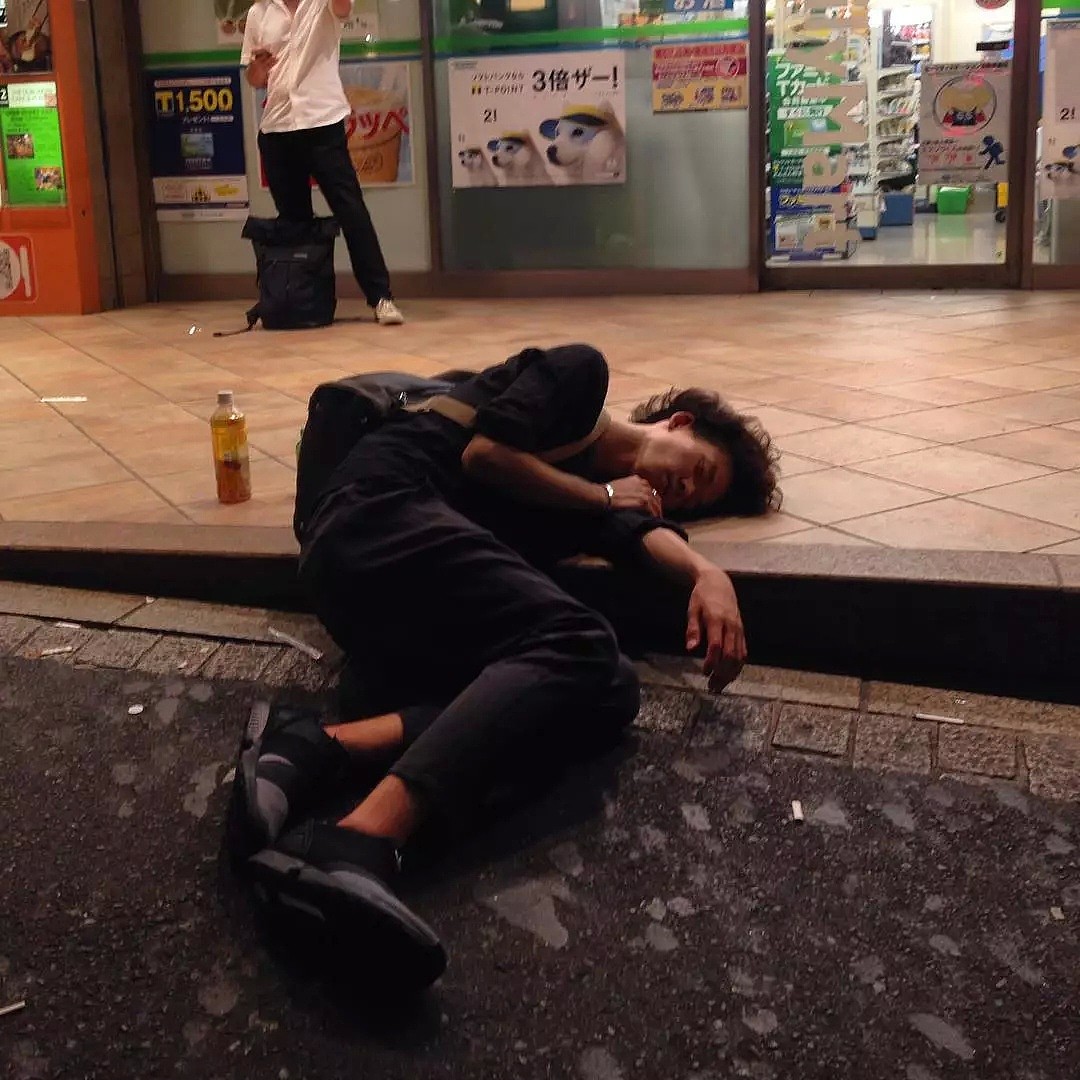 喝醉有多可怕？日本这些小姐姐真的很放纵（组图） - 27