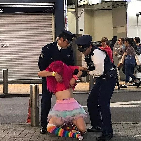 喝醉有多可怕？日本这些小姐姐真的很放纵（组图） - 32