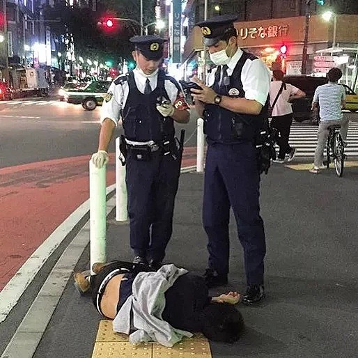 喝醉有多可怕？日本这些小姐姐真的很放纵（组图） - 33