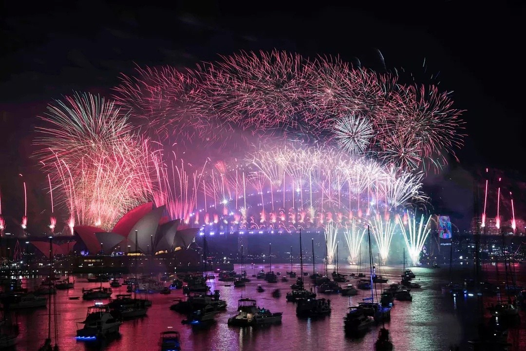 中途华人大撤离，悉尼跨年夜彻底嗨翻！史上最震撼烟火惊艳世界，2019，在澳洲的我们来了！（组图/视频） - 2
