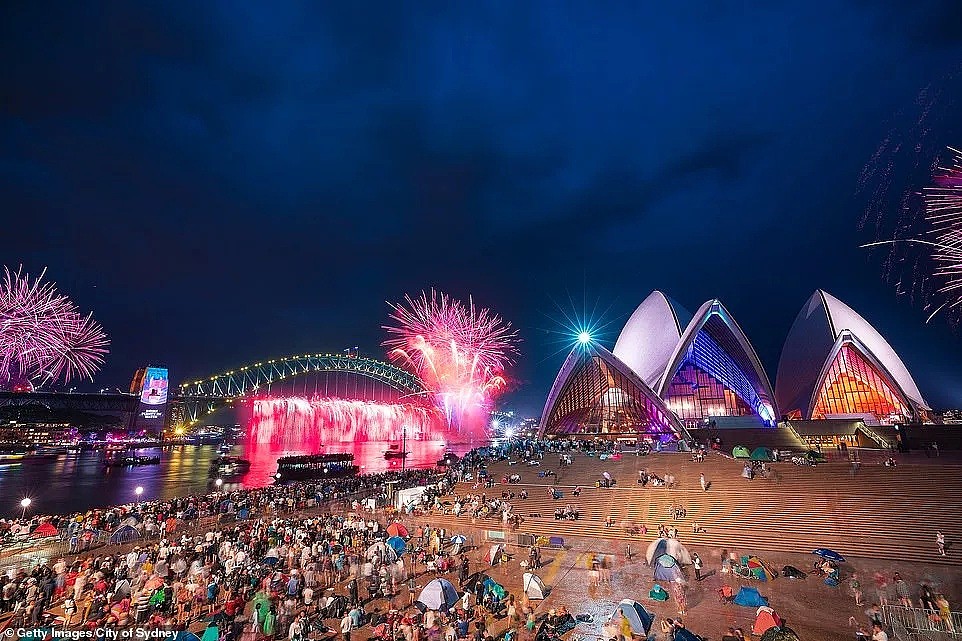 中途华人大撤离，悉尼跨年夜彻底嗨翻！史上最震撼烟火惊艳世界，2019，在澳洲的我们来了！（组图/视频） - 17