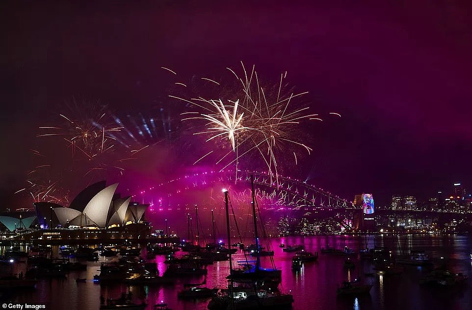中途华人大撤离，悉尼跨年夜彻底嗨翻！史上最震撼烟火惊艳世界，2019，在澳洲的我们来了！（组图/视频） - 30