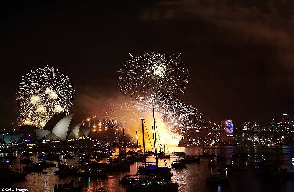中途华人大撤离，悉尼跨年夜彻底嗨翻！史上最震撼烟火惊艳世界，2019，在澳洲的我们来了！（组图/视频） - 31