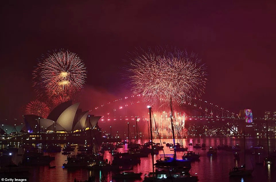 中途华人大撤离，悉尼跨年夜彻底嗨翻！史上最震撼烟火惊艳世界，2019，在澳洲的我们来了！（组图/视频） - 32