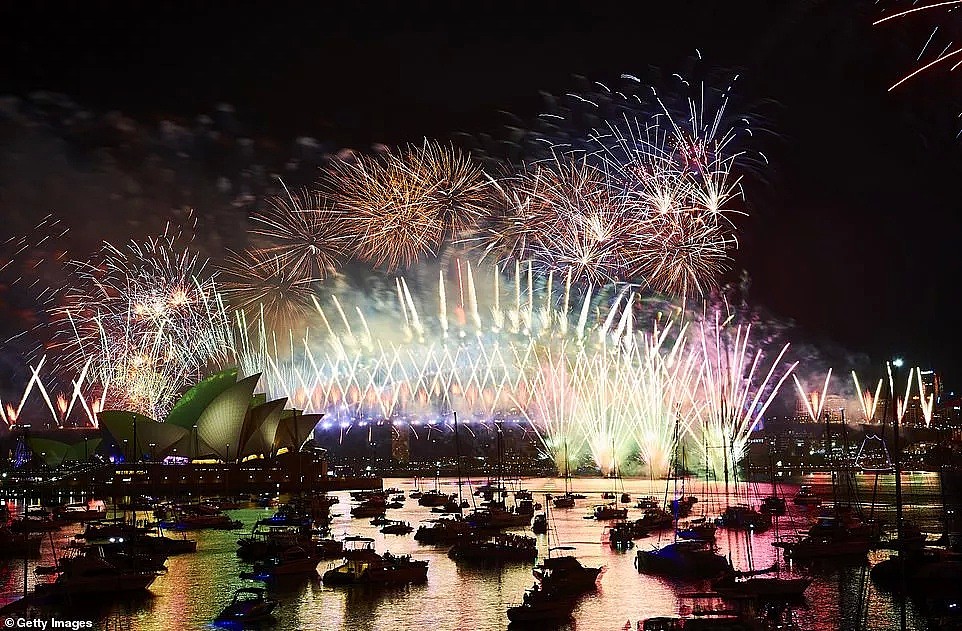 中途华人大撤离，悉尼跨年夜彻底嗨翻！史上最震撼烟火惊艳世界，2019，在澳洲的我们来了！（组图/视频） - 45