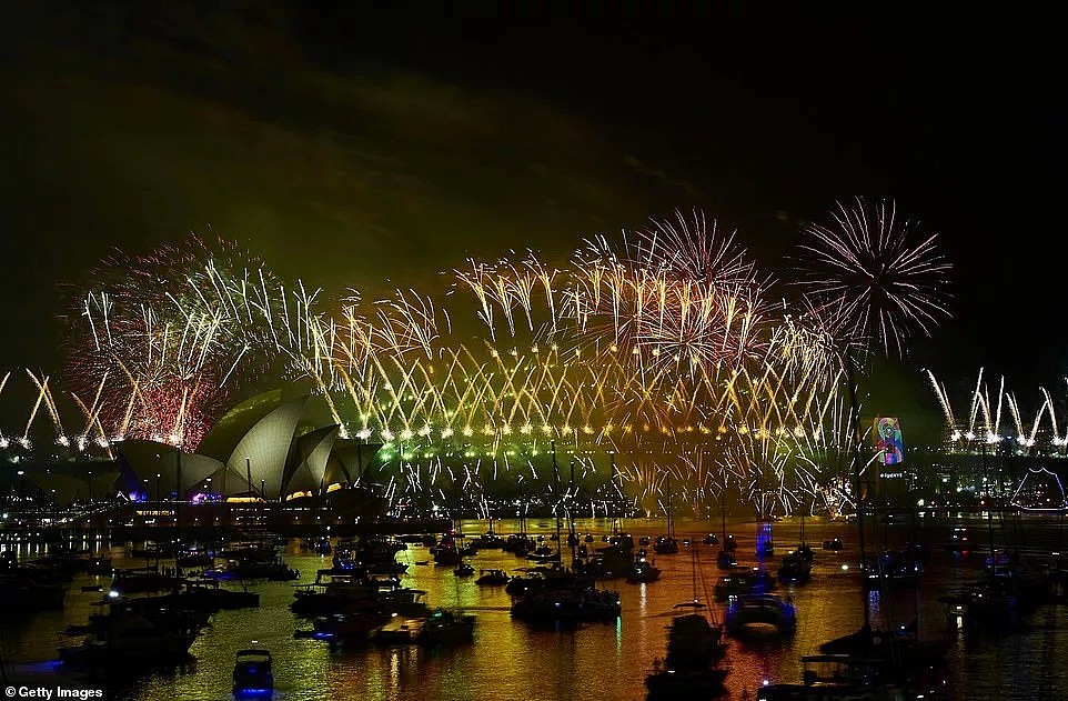 中途华人大撤离，悉尼跨年夜彻底嗨翻！史上最震撼烟火惊艳世界，2019，在澳洲的我们来了！（组图/视频） - 46