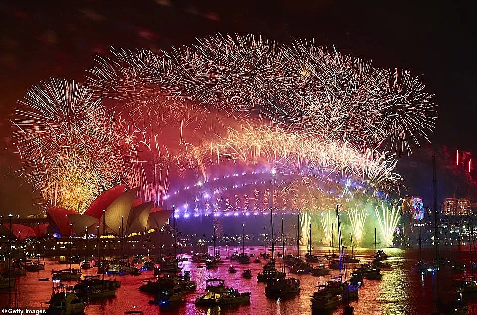 中途华人大撤离，悉尼跨年夜彻底嗨翻！史上最震撼烟火惊艳世界，2019，在澳洲的我们来了！（组图/视频） - 47