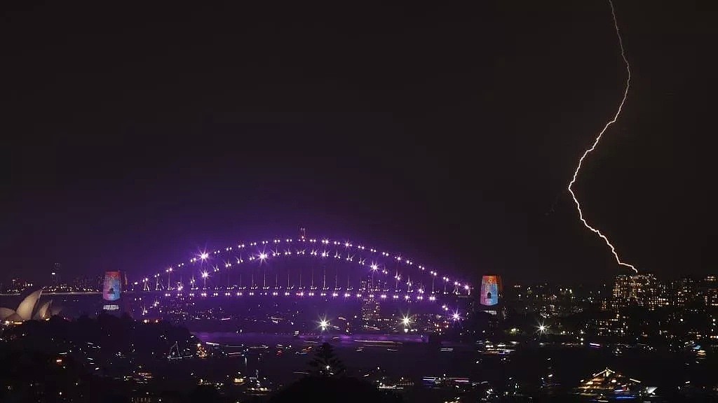 中途华人大撤离，悉尼跨年夜彻底嗨翻！史上最震撼烟火惊艳世界，2019，在澳洲的我们来了！（组图/视频） - 95